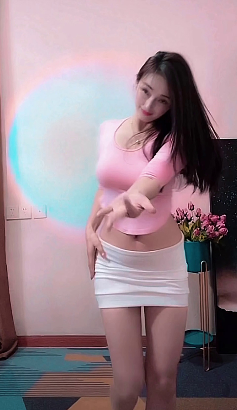 [小姐姐]身材超级棒的少妇女主播扭臀热舞预览图 4